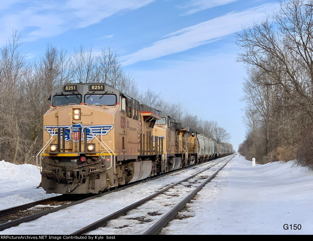 UPRR 8251 on G150